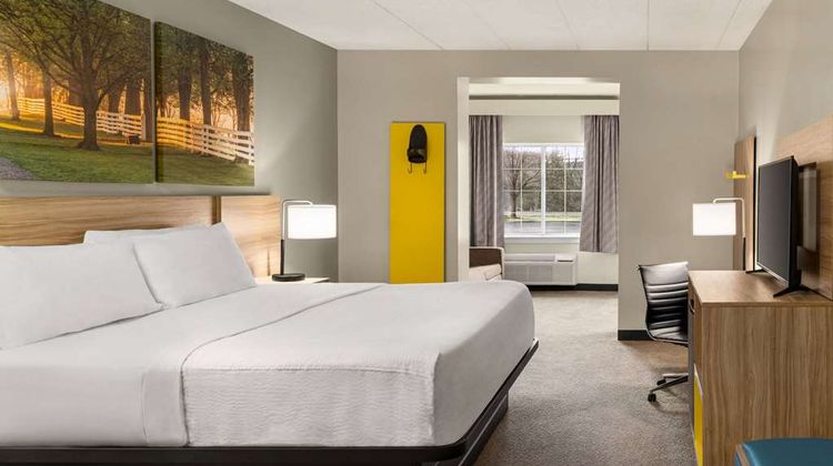 Days Inn Lancaster Amish Country Suite
