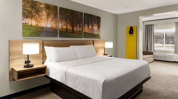 Days Inn Lancaster Amish Country Suite