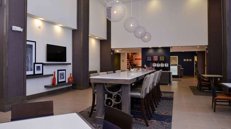 <b>Hampton Inn/Suites Albany-East Greenbush Lobby</b>. Images powered by <a href="https://iceportal.shijigroup.com/" title="IcePortal" target="_blank">IcePortal</a>.