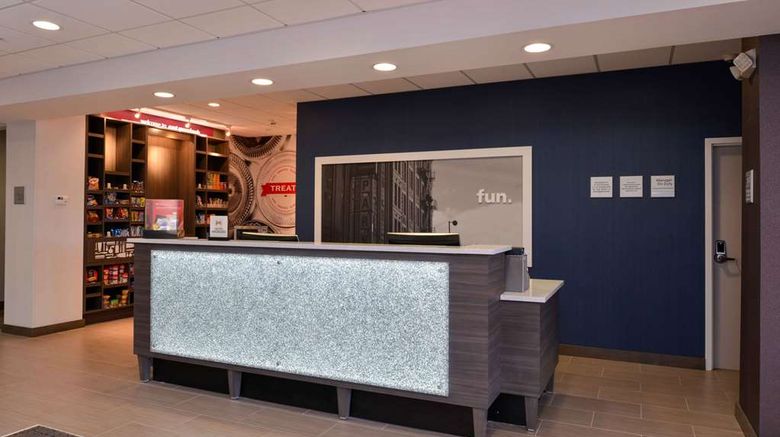 <b>Hampton Inn/Suites Albany-East Greenbush Lobby</b>. Images powered by <a href="https://iceportal.shijigroup.com/" title="IcePortal" target="_blank">IcePortal</a>.