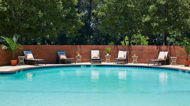 <b>DoubleTree by Hilton Perimeter/Dunwoody Pool</b>. Images powered by <a href="https://iceportal.shijigroup.com/" title="IcePortal" target="_blank">IcePortal</a>.