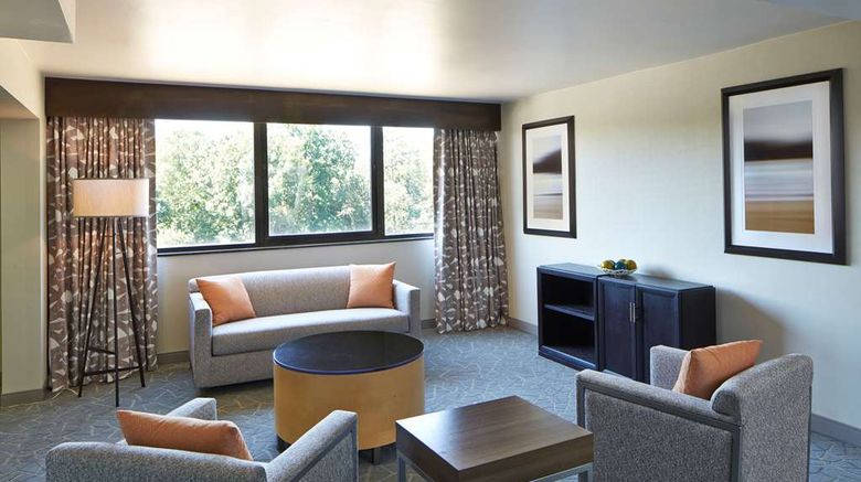 <b>DoubleTree by Hilton Perimeter/Dunwoody Room</b>. Images powered by <a href="https://iceportal.shijigroup.com/" title="IcePortal" target="_blank">IcePortal</a>.