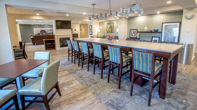 <b>Hampton Inn Amesbury Lobby</b>. Images powered by <a href="https://iceportal.shijigroup.com/" title="IcePortal" target="_blank">IcePortal</a>.