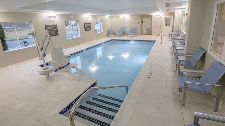 <b>Hampton Inn Amesbury Pool</b>. Images powered by <a href="https://iceportal.shijigroup.com/" title="IcePortal" target="_blank">IcePortal</a>.