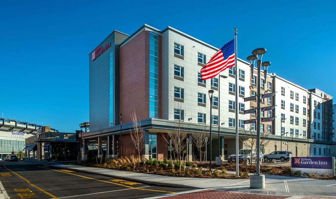 Hilton Garden Inn Patriot Place Exterior