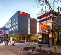 Hilton Garden Inn Patriot Place Exterior