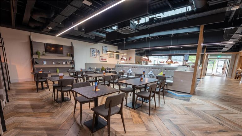 <b>Hampton by Hilton Bristol Airport Lobby</b>. Images powered by <a href="https://iceportal.shijigroup.com/" title="IcePortal" target="_blank">IcePortal</a>.