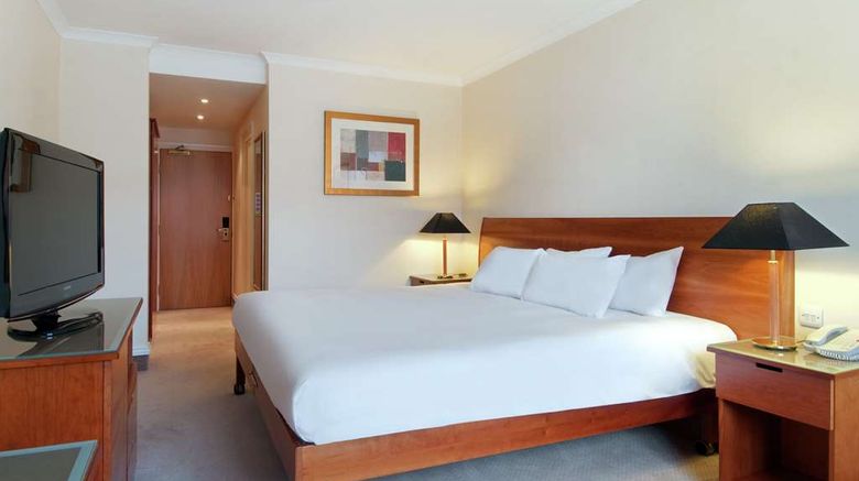 <b>DoubleTree by Hilton Hotel Bristol North Room</b>. Images powered by <a href="https://iceportal.shijigroup.com/" title="IcePortal" target="_blank">IcePortal</a>.