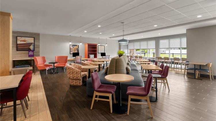 Home2 Suites by Hilton Gonzales Lobby