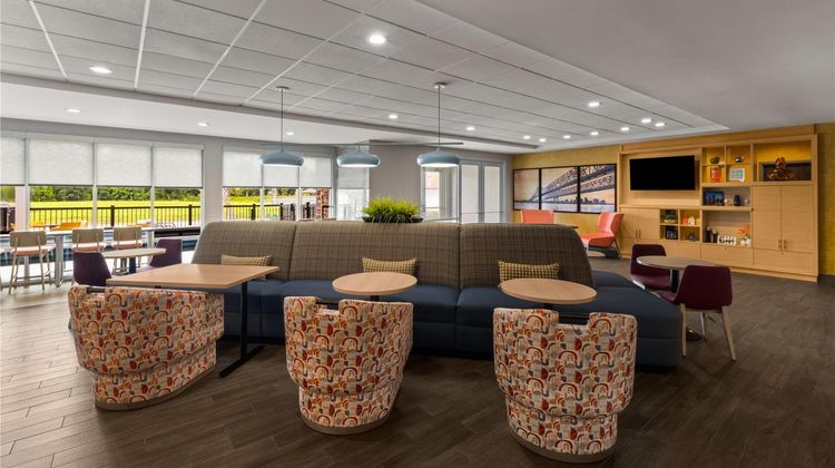 Home2 Suites by Hilton Gonzales Lobby