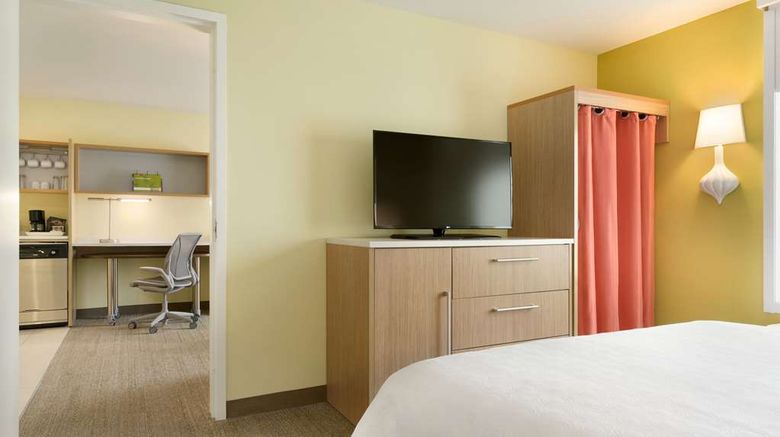 <b>Home2 Suites by Hilton Baton Rouge Room</b>. Images powered by <a href="https://iceportal.shijigroup.com/" title="IcePortal" target="_blank">IcePortal</a>.