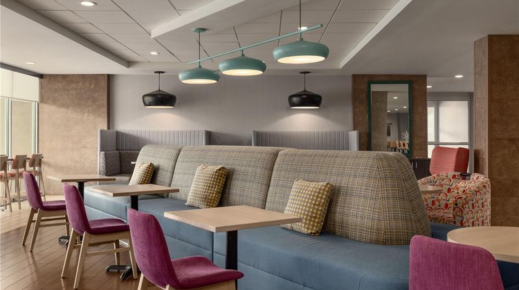 Home2 Suites by Hilton Bowling Green Lobby