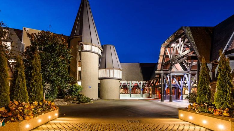 <b>Chateau on the Park DoubleTree by Hilton Exterior</b>. Images powered by <a href="https://iceportal.shijigroup.com/" title="IcePortal" target="_blank">IcePortal</a>.