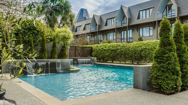 <b>Chateau on the Park DoubleTree by Hilton Pool</b>. Images powered by <a href="https://iceportal.shijigroup.com/" title="IcePortal" target="_blank">IcePortal</a>.