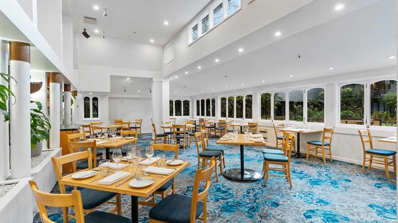 <b>Chateau on the Park DoubleTree by Hilton Restaurant</b>. Images powered by <a href="https://iceportal.shijigroup.com/" title="IcePortal" target="_blank">IcePortal</a>.