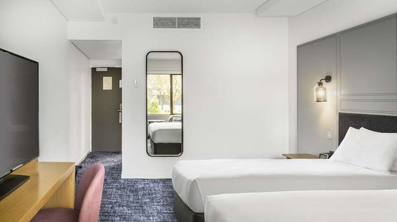 <b>Chateau on the Park DoubleTree by Hilton Room</b>. Images powered by <a href="https://iceportal.shijigroup.com/" title="IcePortal" target="_blank">IcePortal</a>.