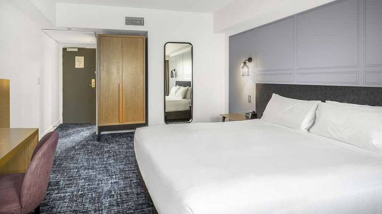 <b>Chateau on the Park DoubleTree by Hilton Room</b>. Images powered by <a href="https://iceportal.shijigroup.com/" title="IcePortal" target="_blank">IcePortal</a>.