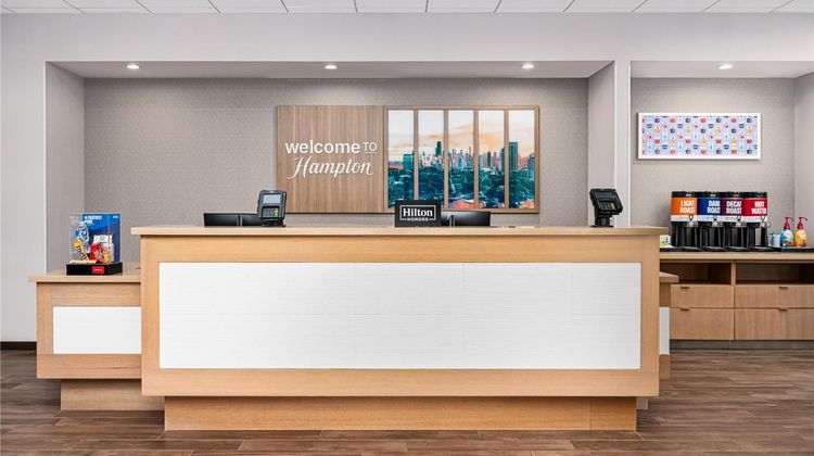 Hampton Inn Chicago North-Loyola Station Lobby