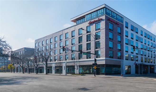 Hampton Inn Chicago North-Loyola Station Exterior