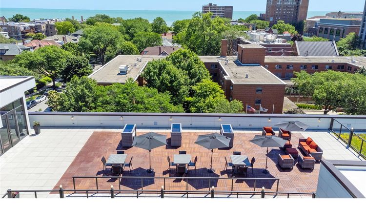 Hampton Inn Chicago North-Loyola Station Exterior