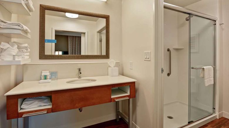 <b>Hampton Inn & Suites Charleston Airport Room</b>. Images powered by <a href="https://iceportal.shijigroup.com/" title="IcePortal" target="_blank">IcePortal</a>.