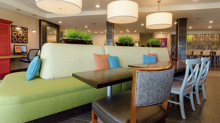 Home2 Suites By Hilton Portland Restaurant