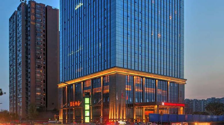 <b>Hilton Garden Inn Chengdu Huayang Exterior</b>. Images powered by <a href="https://iceportal.shijigroup.com/" title="IcePortal" target="_blank">IcePortal</a>.