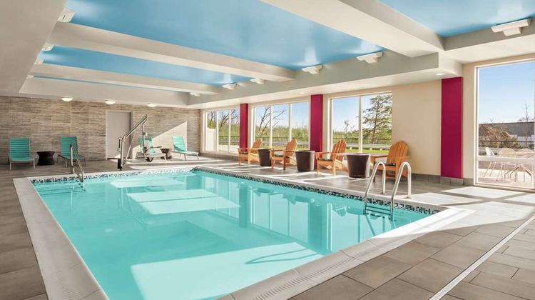 Home2 Suites by Hilton Woodbridge Pool
