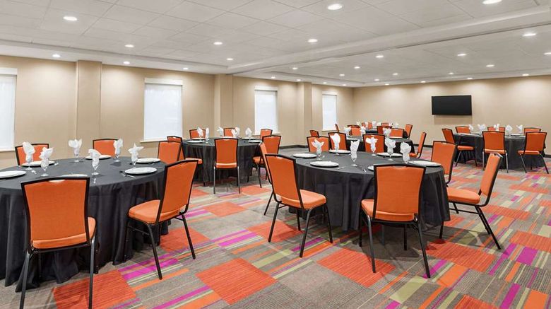 <b>Home2 Suites by Hilton Woodbridge Restaurant</b>. Images powered by <a href="https://iceportal.shijigroup.com/" title="IcePortal" target="_blank">IcePortal</a>.