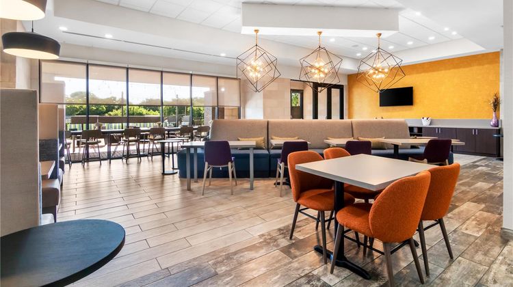 Home2 Suites Dallas Grand Prairie Lobby