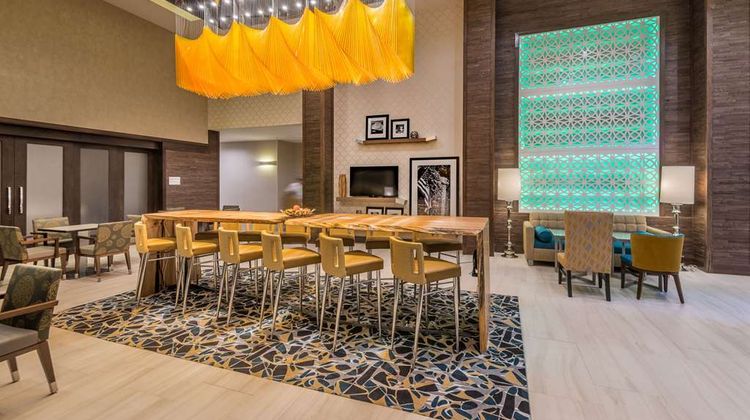 Hampton Inn & Suites Dallas-The Colony Lobby