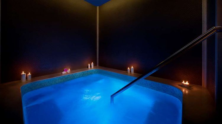 AlRayyan Hotel Doha, Curio Collection Pool