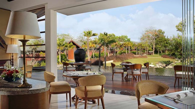 <b>Hilton Bali Resort Restaurant</b>. Images powered by <a href="https://iceportal.shijigroup.com/" title="IcePortal" target="_blank">IcePortal</a>.