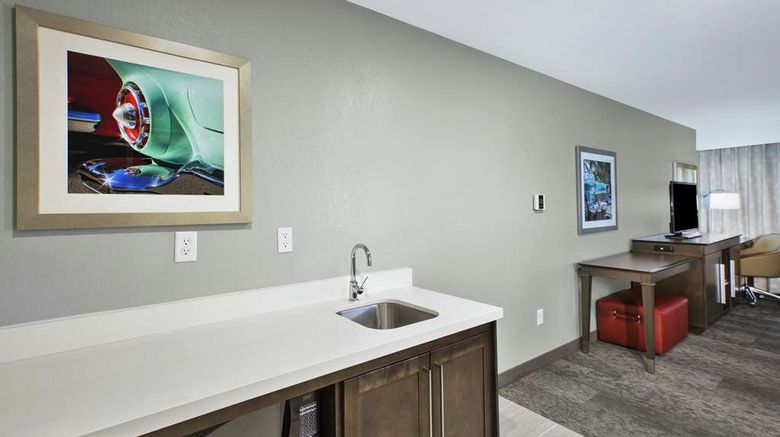 <b>Hampton Inn by Hilton Detroit/Dearborn Room</b>. Images powered by <a href="https://iceportal.shijigroup.com/" title="IcePortal" target="_blank">IcePortal</a>.