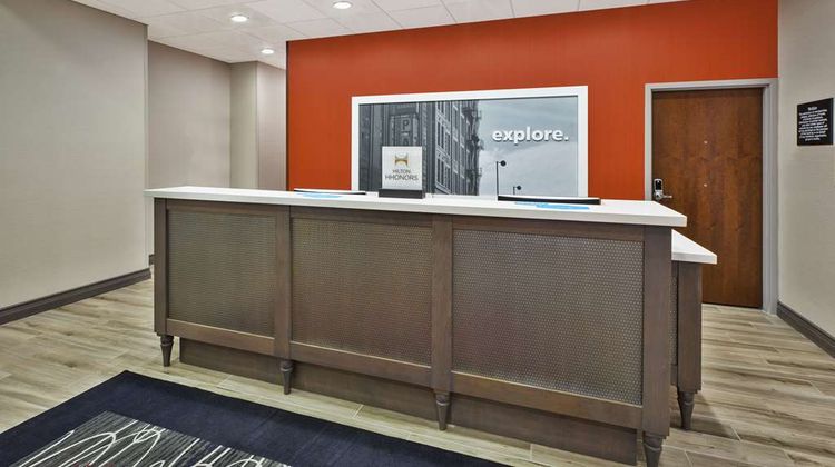 Hampton Inn by Hilton Detroit/Dearborn Lobby