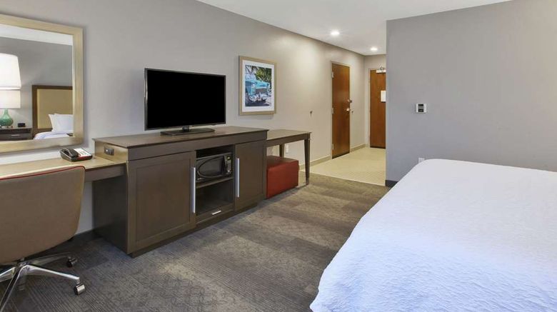 <b>Hampton Inn by Hilton Detroit/Dearborn Room</b>. Images powered by <a href="https://iceportal.shijigroup.com/" title="IcePortal" target="_blank">IcePortal</a>.