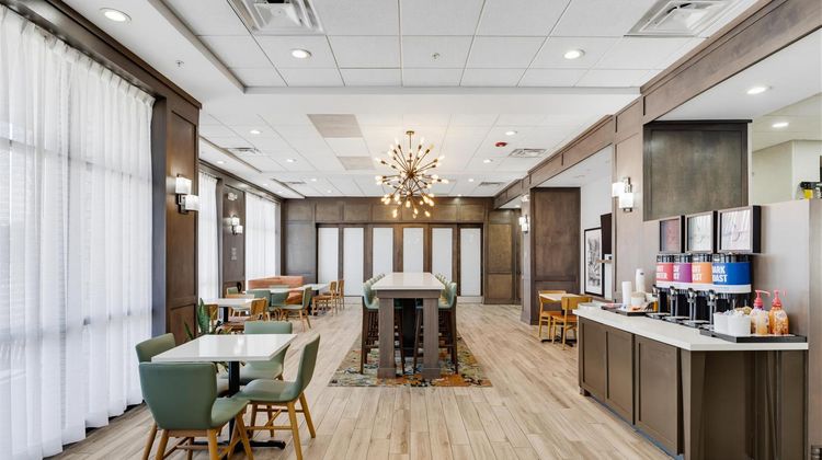 Hampton Inn by Hilton Detroit/Dearborn Lobby