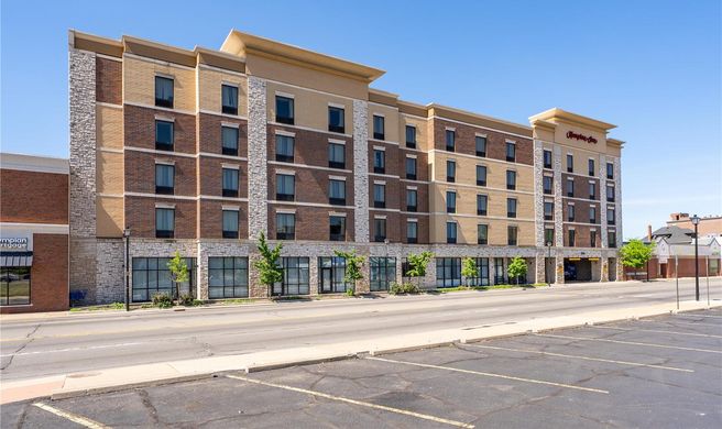 Hampton Inn by Hilton Detroit/Dearborn Exterior