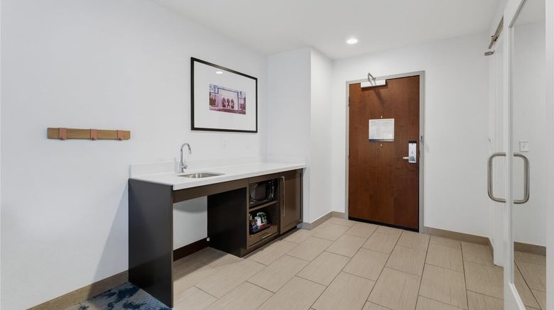 <b>Hampton Inn by Hilton Detroit/Dearborn Other</b>. Images powered by <a href="https://iceportal.shijigroup.com/" title="IcePortal" target="_blank">IcePortal</a>.