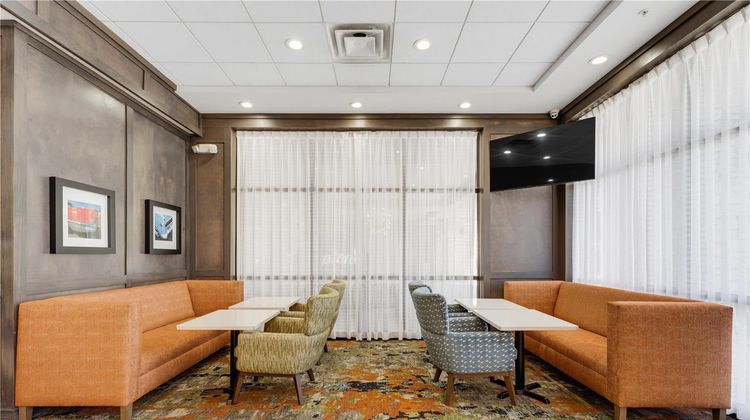 Hampton Inn by Hilton Detroit/Dearborn Lobby
