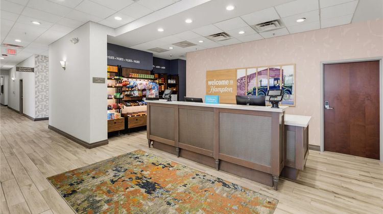 Hampton Inn by Hilton Detroit/Dearborn Lobby