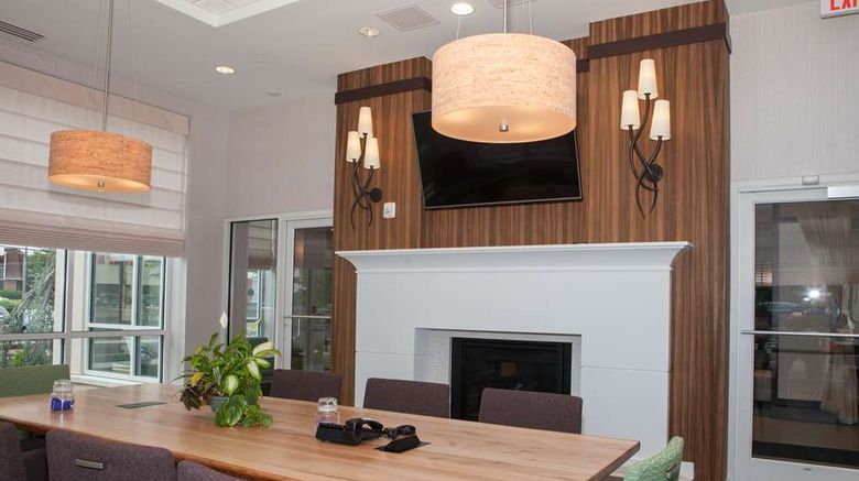 <b>Hilton Garden Inn Springfield Lobby</b>. Images powered by <a href="https://iceportal.shijigroup.com/" title="IcePortal" target="_blank">IcePortal</a>.