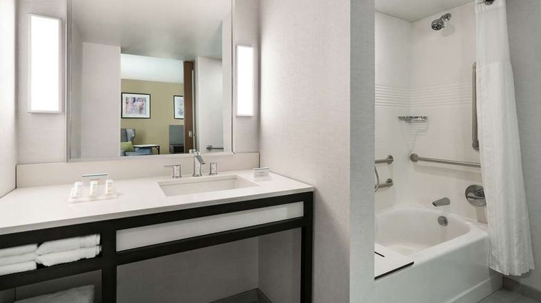 <b>Hilton Garden Inn Springfield Room</b>. Images powered by <a href="https://iceportal.shijigroup.com/" title="IcePortal" target="_blank">IcePortal</a>.