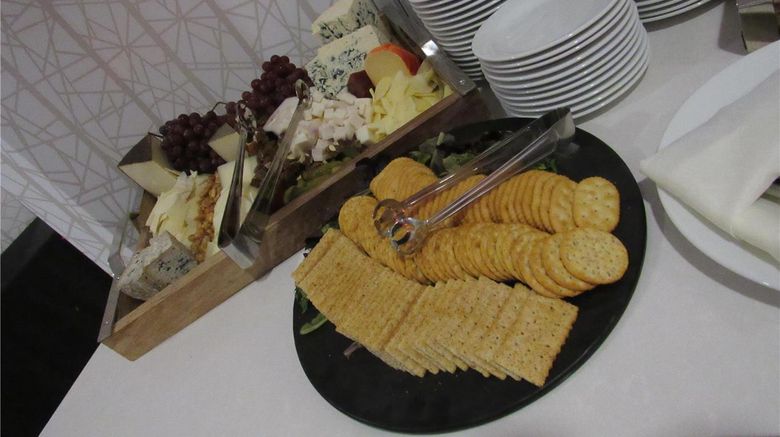 <b>Hilton Garden Inn Springfield Restaurant</b>. Images powered by <a href="https://iceportal.shijigroup.com/" title="IcePortal" target="_blank">IcePortal</a>.