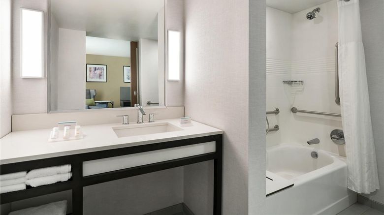 <b>Hilton Garden Inn Springfield Room</b>. Images powered by <a href="https://iceportal.shijigroup.com/" title="IcePortal" target="_blank">IcePortal</a>.