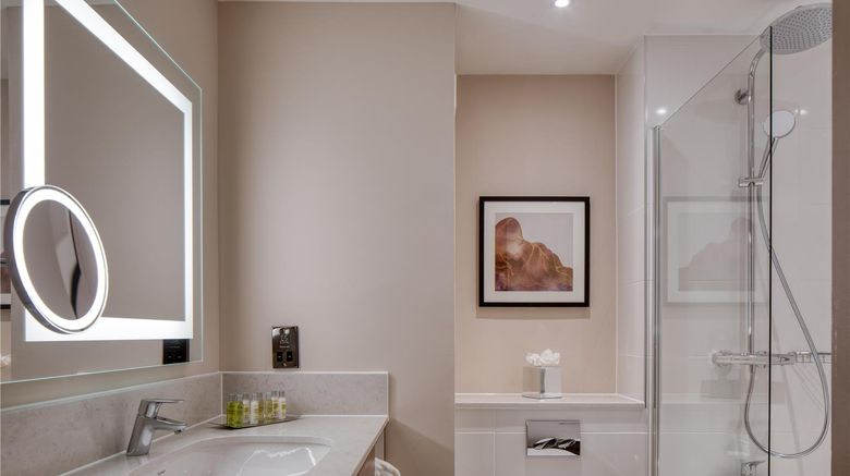 <b>DoubleTree by Hilton Dartford Bridge Room</b>. Images powered by <a href="https://iceportal.shijigroup.com/" title="IcePortal" target="_blank">IcePortal</a>.