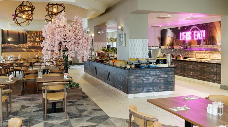 <b>DoubleTree by Hilton Dartford Bridge Restaurant</b>. Images powered by <a href="https://iceportal.shijigroup.com/" title="IcePortal" target="_blank">IcePortal</a>.