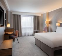 DoubleTree by Hilton Dartford Bridge Room