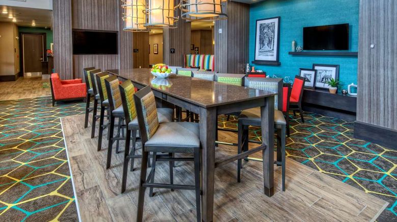 <b>Hampton Inn & Suites Nashville/Henderson Lobby</b>. Images powered by <a href="https://iceportal.shijigroup.com/" title="IcePortal" target="_blank">IcePortal</a>.