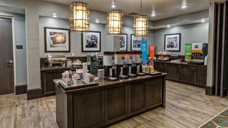 <b>Hampton Inn & Suites Nashville/Henderson Restaurant</b>. Images powered by <a href="https://iceportal.shijigroup.com/" title="IcePortal" target="_blank">IcePortal</a>.